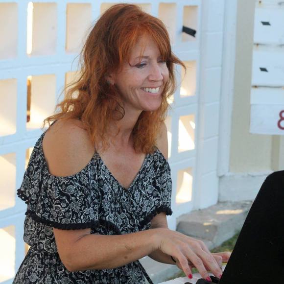 Meet your Posher, Jennifer - Picture 1 of 1